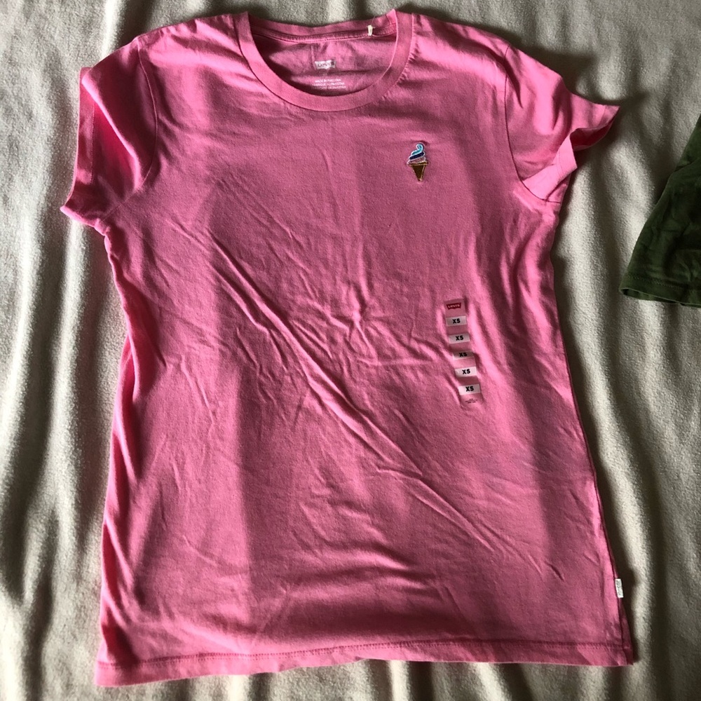 Pink Levi crew neck t shirt